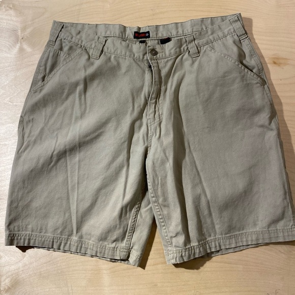 Wolverine Men's Khaki Shorts 42 (HS) - Picture 3 of 12
